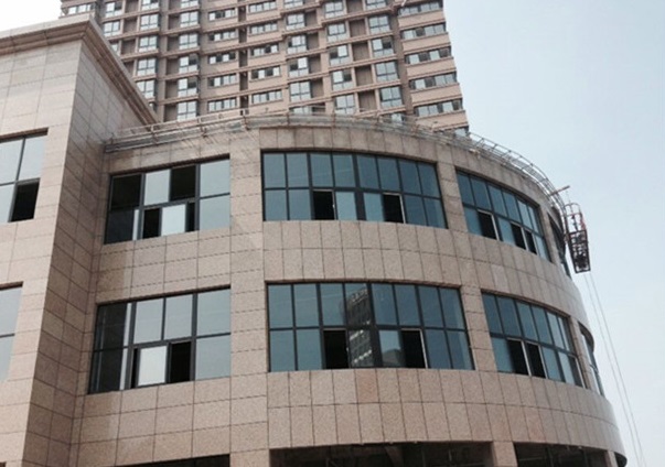 石材开槽安装一体板安装件取代了传统的粘接工